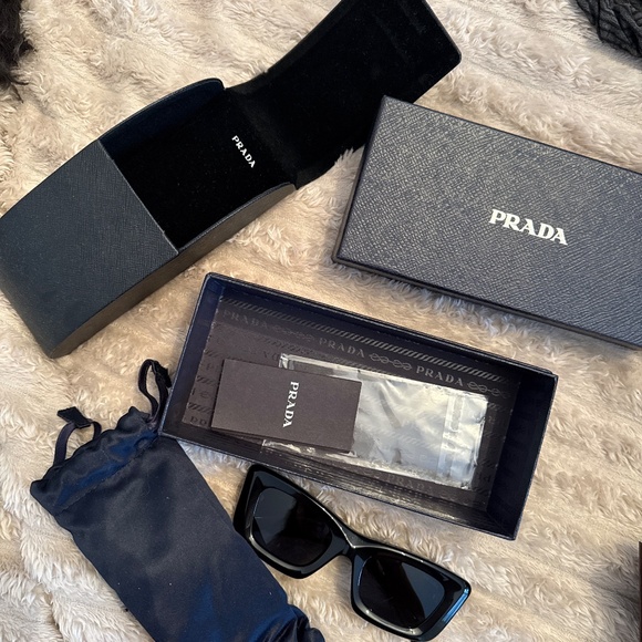 Authentic PRADA sunnies - Picture 5 of 5